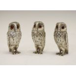 Elizabeth II silver three-piece novelty condiment set, each in the form of an owl with inset glass
