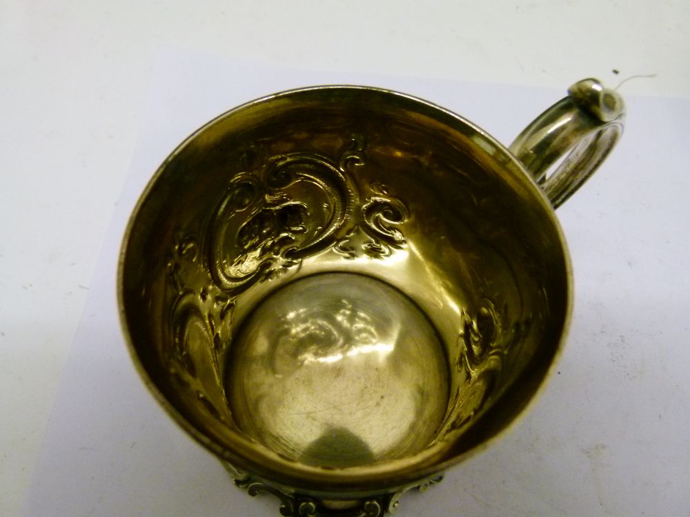 Victorian silver Christening mug, of slightly waisted cylindrical form with repousse scroll and - Bild 6 aus 7