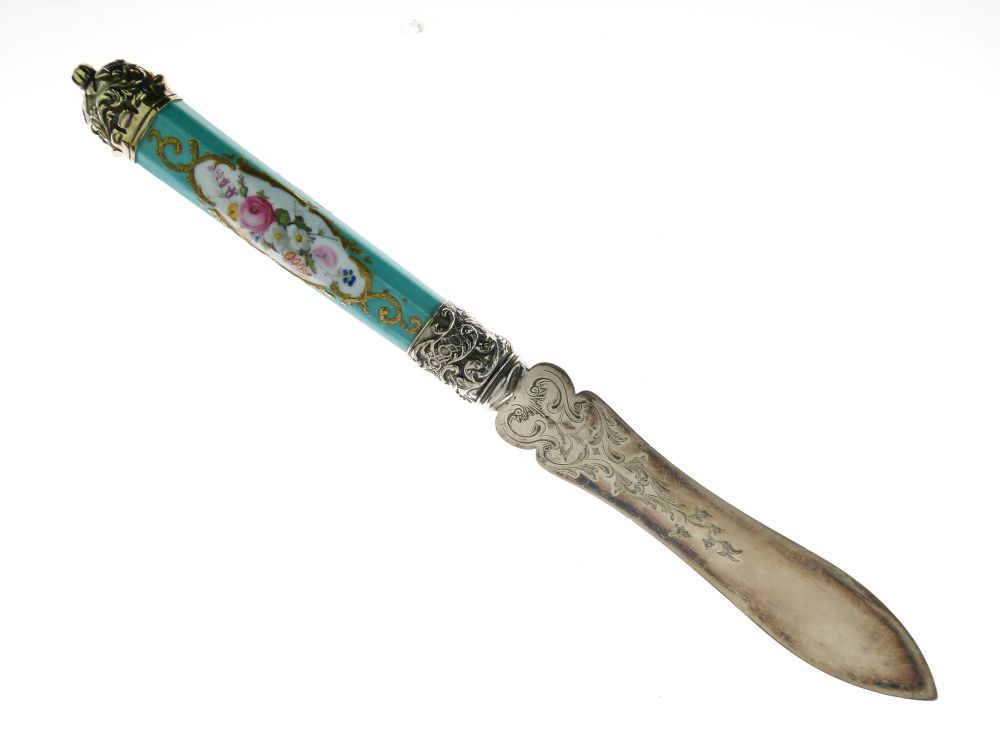 Cased early Victorian porcelain-handled silver-gilt paperknife or letter opener, with 11cm blade