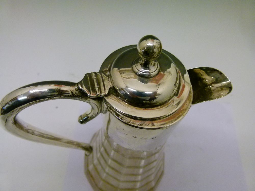 Late Victorian silver-mounted glass claret jug, with hinged domed silver cover, neck and handle over - Bild 6 aus 9