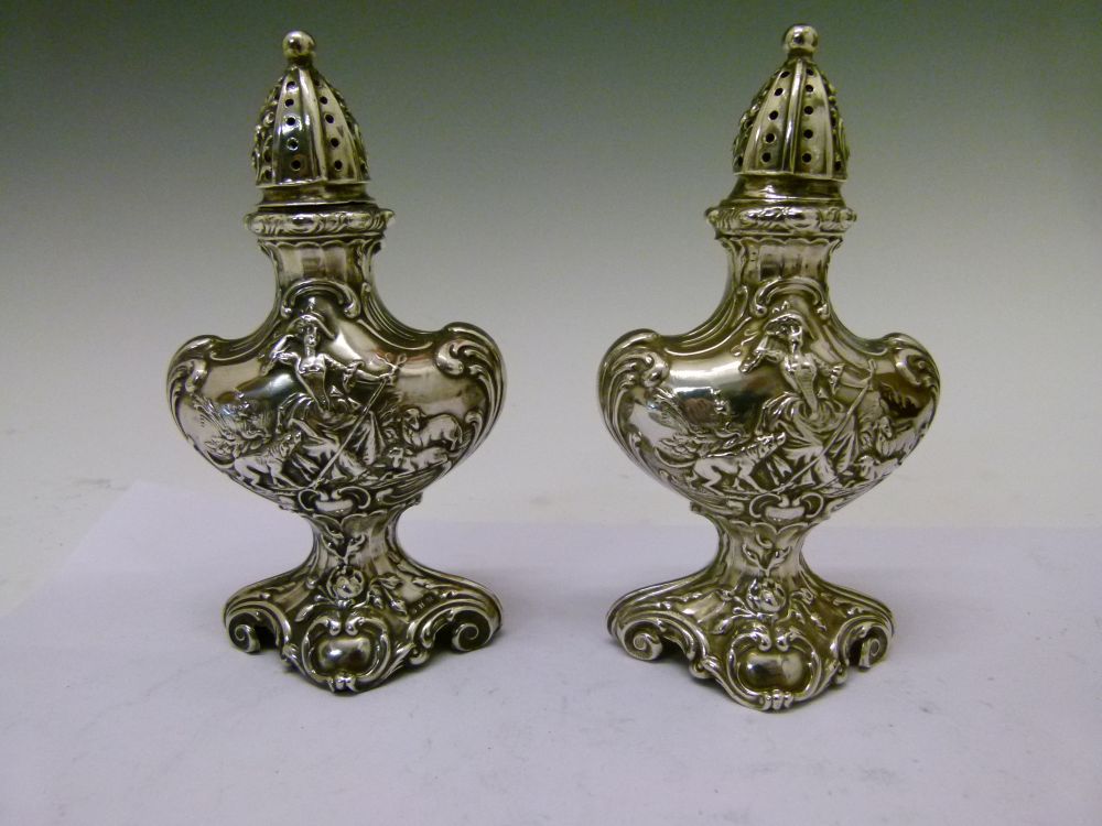 Pair of Continental white metal pepperettes, each of rococo urn form having repousse decoration of a - Bild 2 aus 8