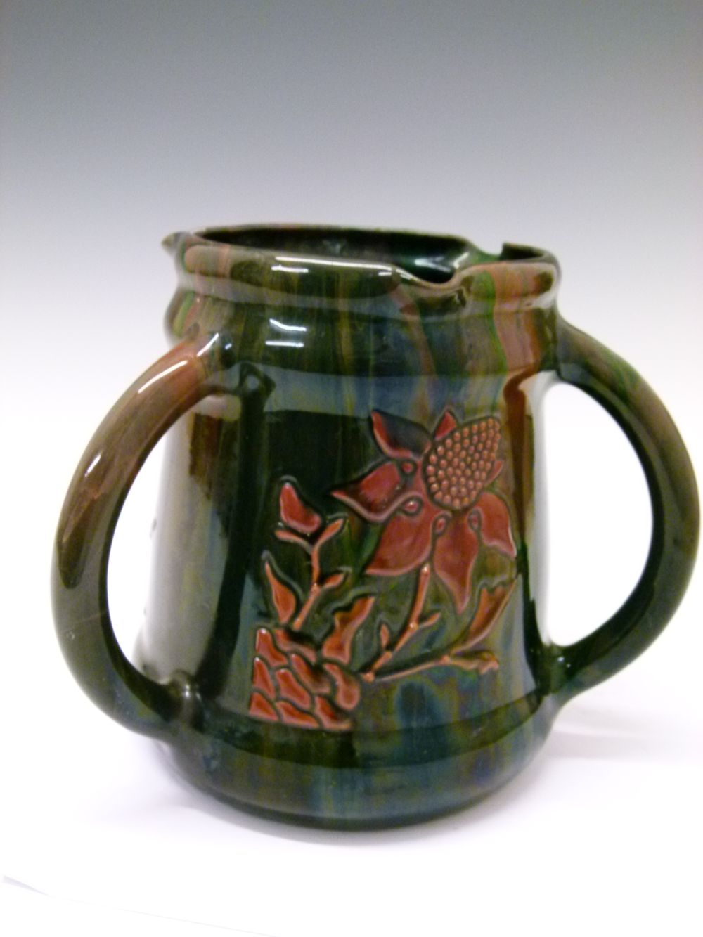 Elton Ware tyg, decorated with foliage on a green/red ground, base with painted marks, 18cm high - Image 2 of 7