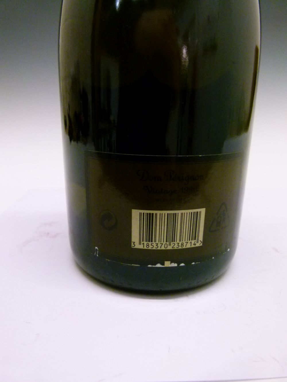 Bottle Dom Perignon Brut Champagne 1996 vintage (1) Condition: Level and seal is good, minor wear to - Image 4 of 7