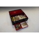 Early 20th Century shell-decorated casket containing a selection of costume and dress jewellery to