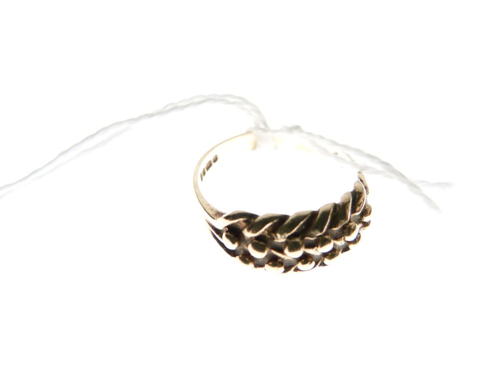 9ct gold dress ring with plaited design, size P½, 2.9g approx - Image 4 of 4