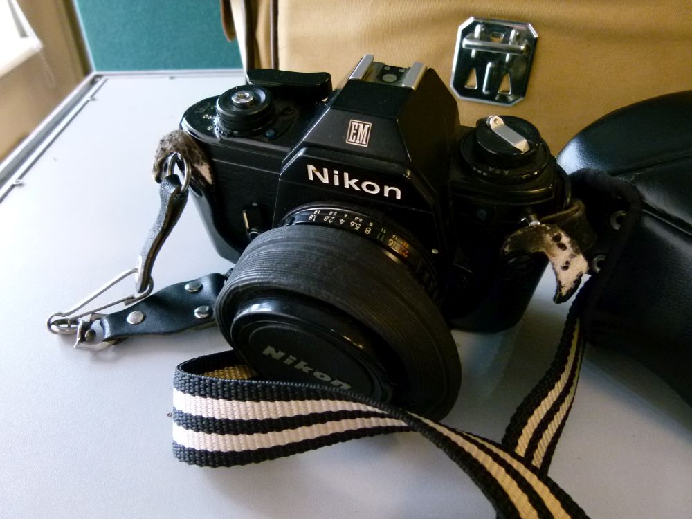 Nikon EM camera with accessories and carry bag - Image 2 of 4