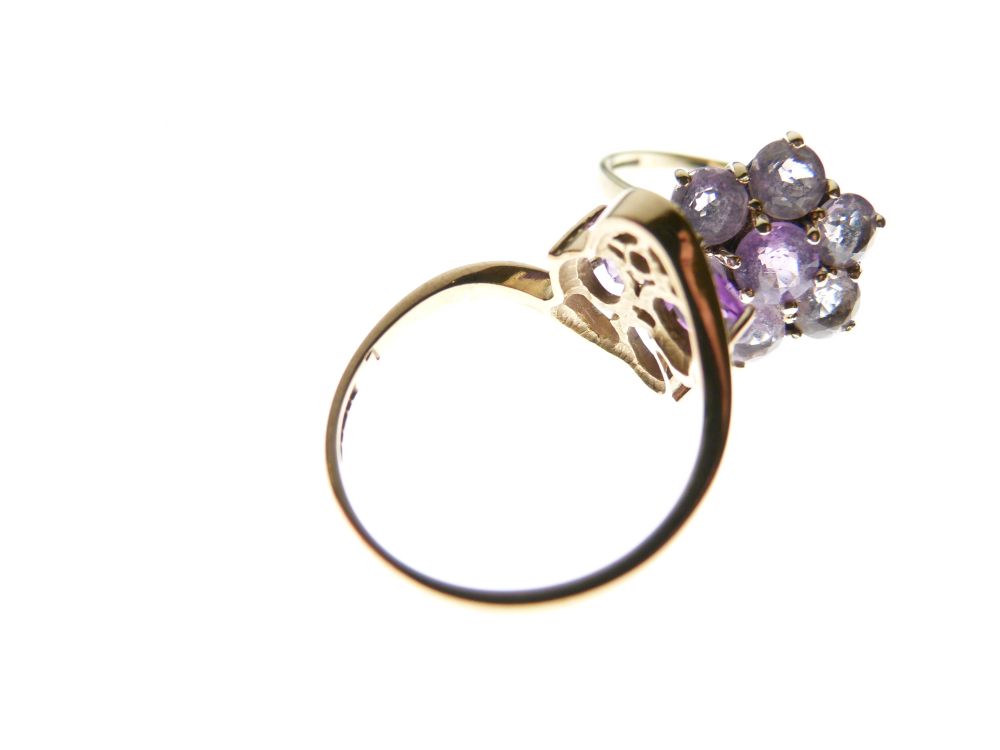 Two 9ct gold dress rings set purple stone, together with a similar white metal dress ring stamped - Image 4 of 9