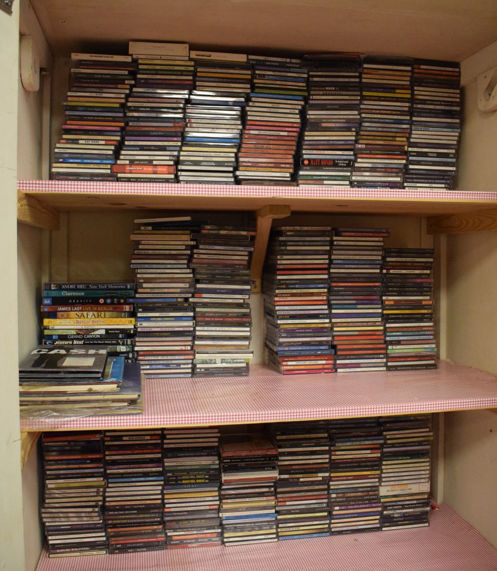 Large quantity of mainly late 20th Century pop music CD's