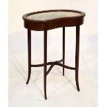 Edwardian mahogany and string inlaid kidney shaped table display cabinet, fitted hinged glass cover,