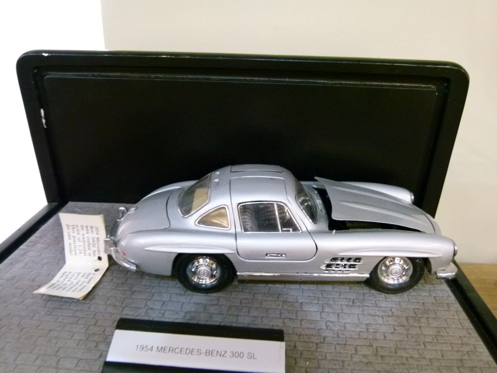 Four Franklin Mint precision model die-cast vehicles comprising: 1954 Mercedes-Benz 300SL, 1929 - Image 5 of 5