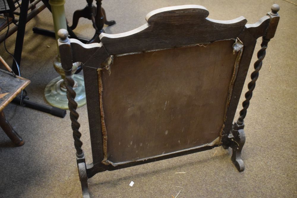 Oak firescreen with machine-made tapestry panel - Image 5 of 5