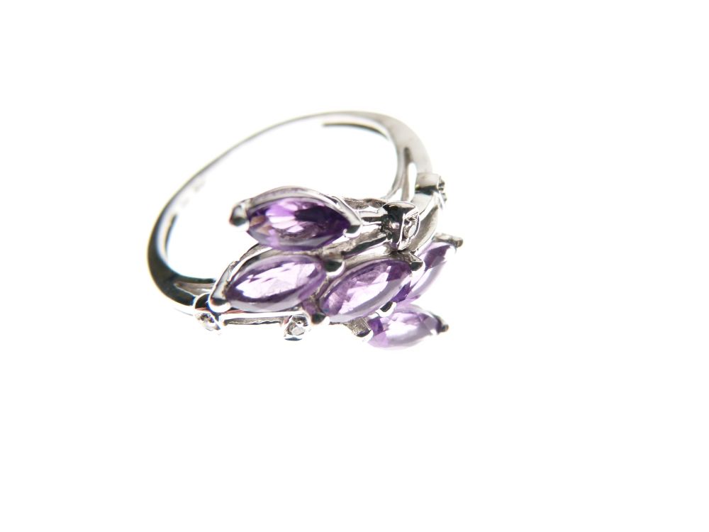 Two 9ct gold dress rings set purple stone, together with a similar white metal dress ring stamped - Image 9 of 9