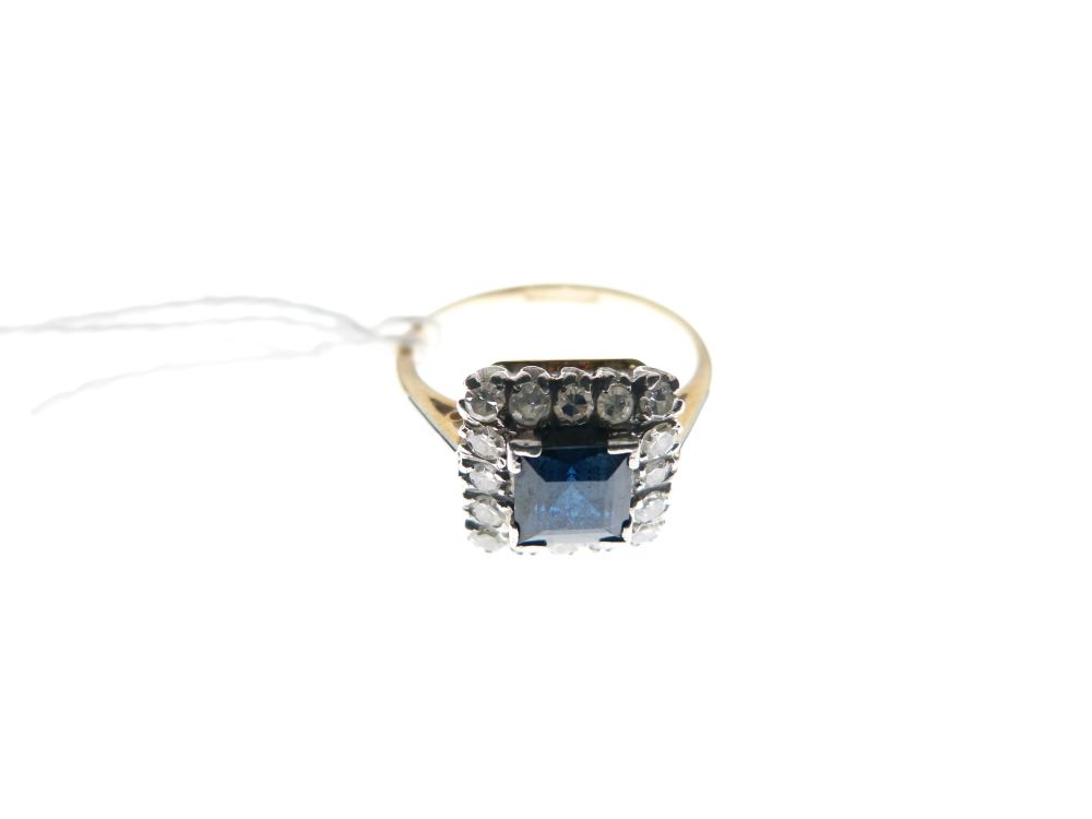 Yellow metal, platinum, diamond and sapphire dress ring, with central square sapphire within sixteen - Image 2 of 3