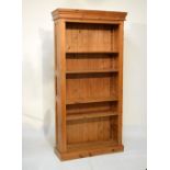 20th Century pine open bookcase fitted five adjustable shelves, 102cm wide
