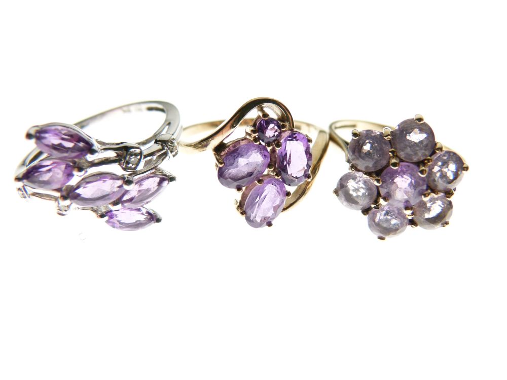Two 9ct gold dress rings set purple stone, together with a similar white metal dress ring stamped - Image 2 of 9