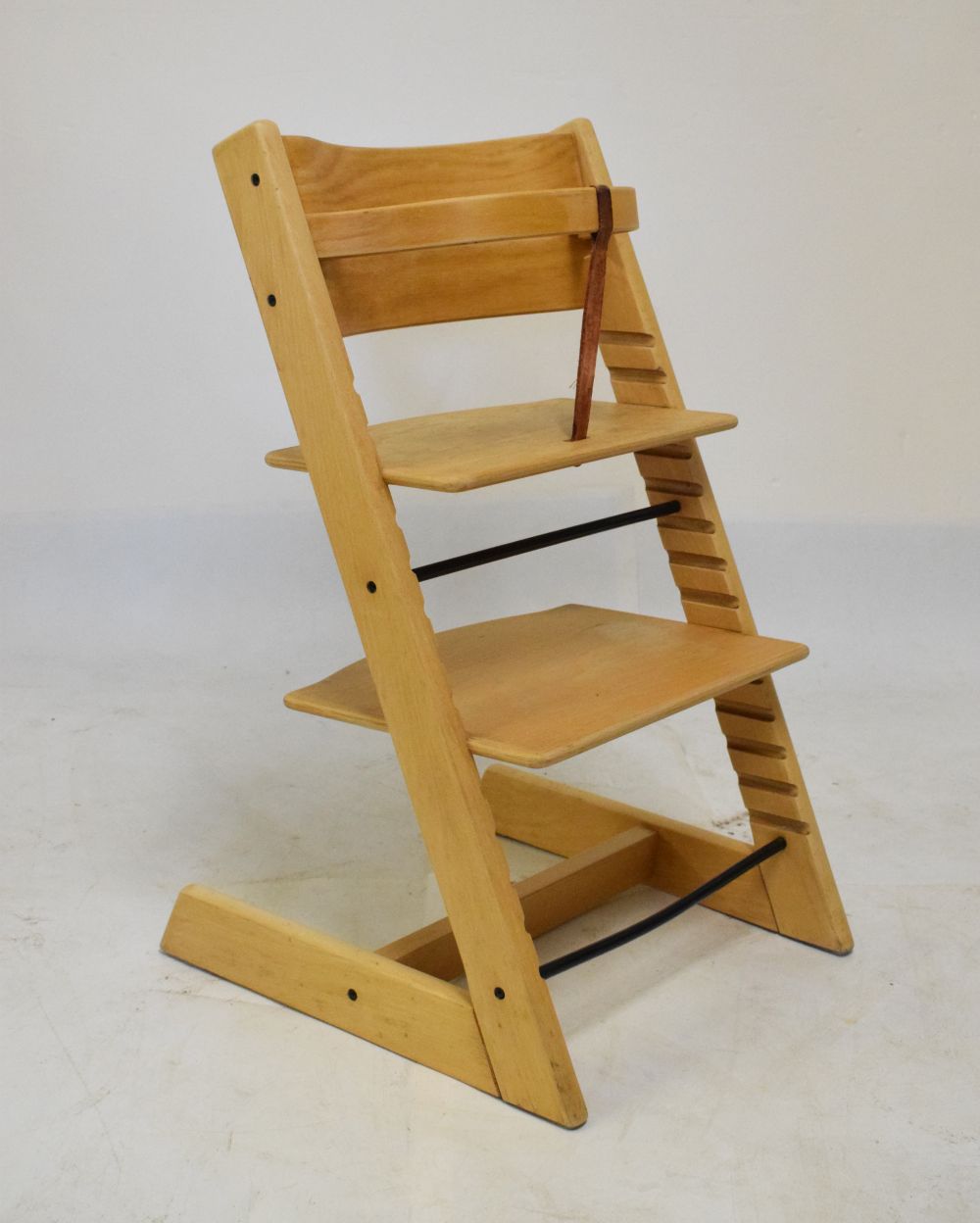 Childs bentwood high chair/seat