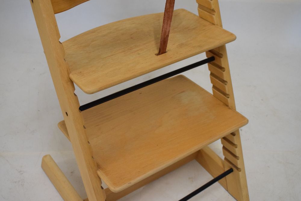 Childs bentwood high chair/seat - Image 2 of 4