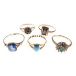 Five assorted rings comprising: three 9ct gold examples and two yellow metal stamped 9ct, 7g gross