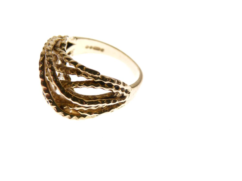 9ct gold ring of plaited design, size M, 5.3g approx - Image 2 of 4