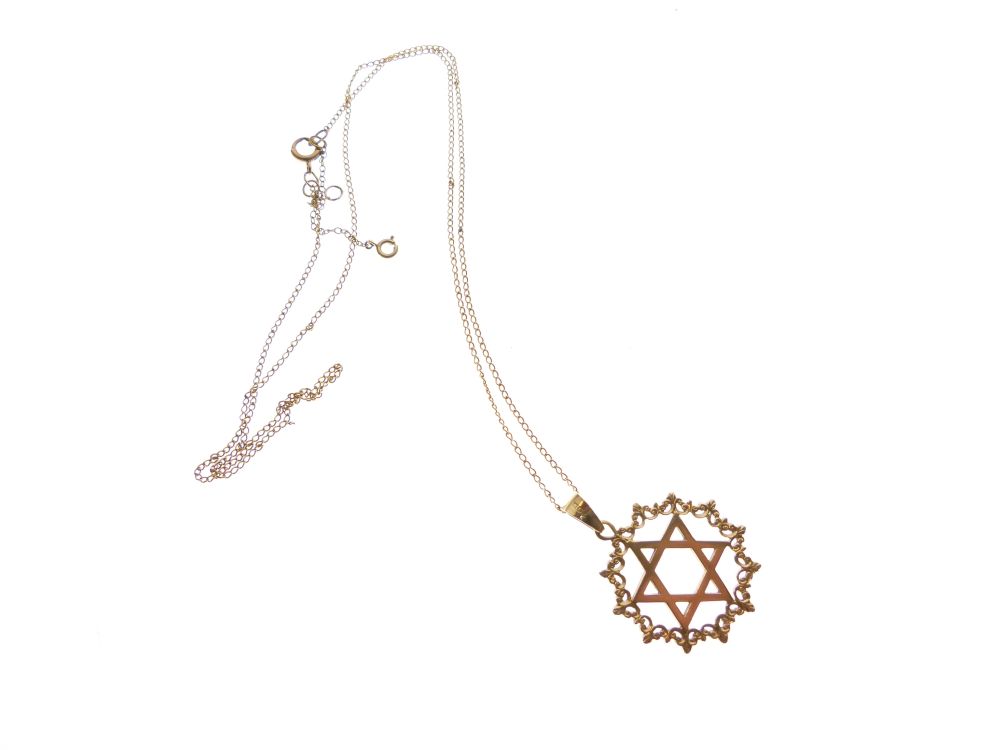 Judaica - Yellow metal 'Star of David' pendant with wreath surround, stamped 750, together with an - Image 2 of 3