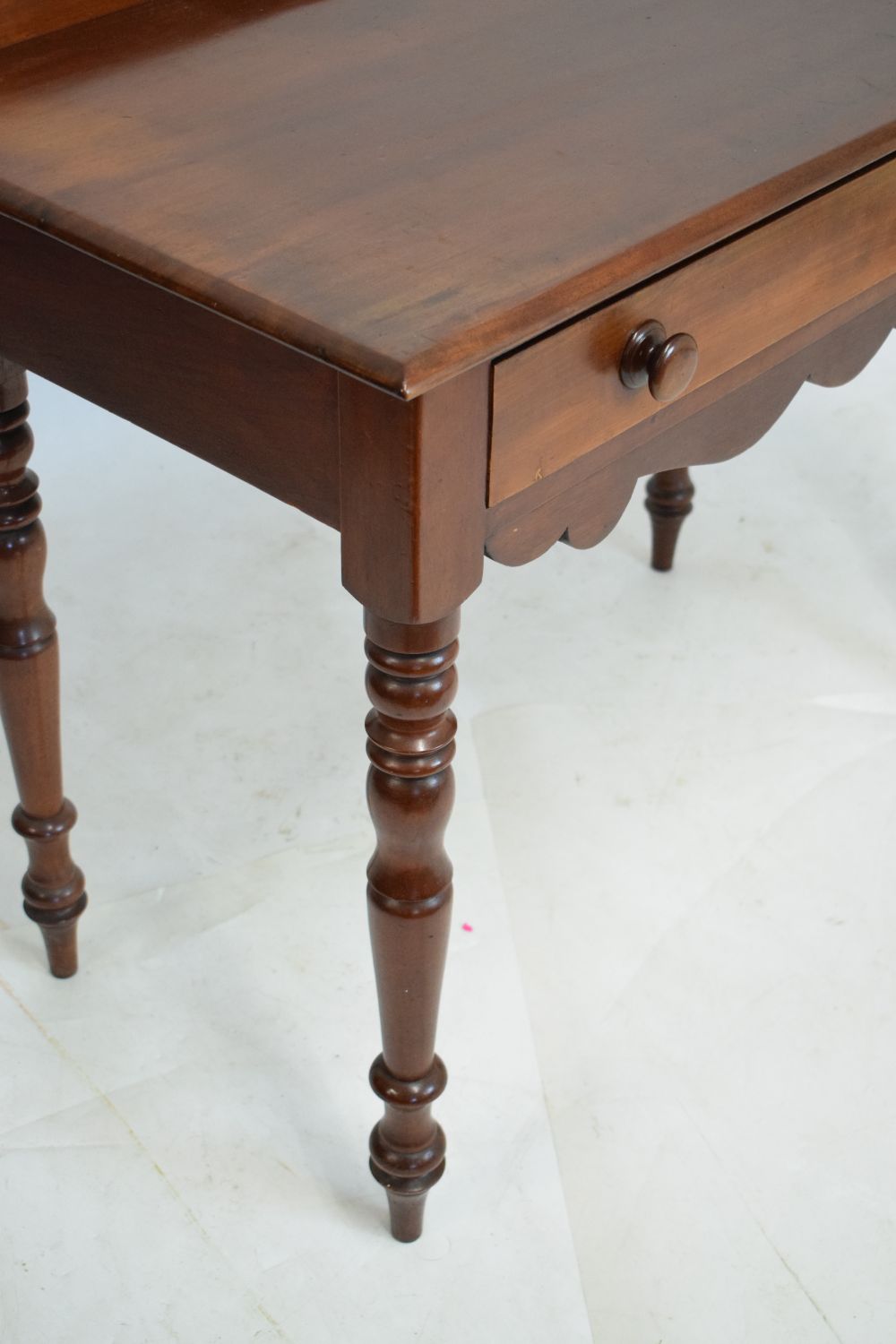 19th Century mahogany table fitted one drawer on turned supports, 98cm wide - Image 3 of 5