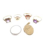 Group of 9ct gold, yellow metal and unmarked jewellery comprising: five assorted rings and an oval