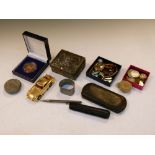 Assorted collectables to include; Japanese metal box, cased vintage spectacles, cased yellow metal-