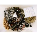 Small selection of costume jewellery to include bead bracelets and necklaces, hair ornament etc