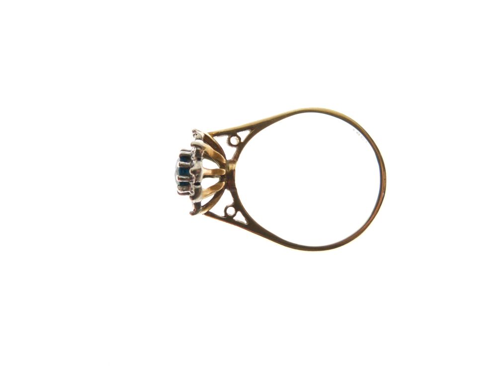 Yellow metal, sapphire and diamond cluster ring set central stone within a border of ten diamonds, - Image 2 of 4