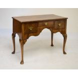 Georgian-style inlaid walnut lowboy, 20th Century, with quartered feather-banded top over conforming