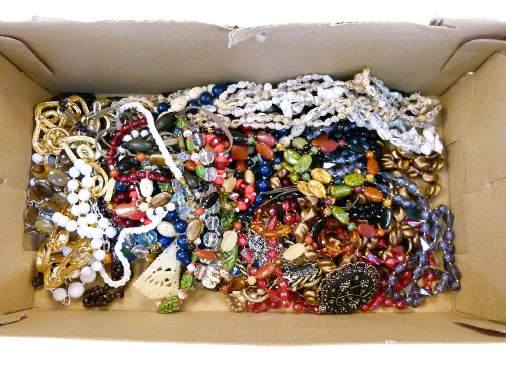 Assorted costume jewellery to include bead necklaces, gilt metal and pearl-set necklace, shell