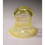 20th Century vaseline glass lamp shade, 11cm high