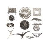 Assorted silver and white metal brooches