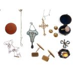 Assorted gold, yellow metal and other jewellery to include a pair of 9ct gold cufflinks, 5.4g