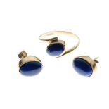 9ct gold dress ring set blue oval cabochon, size O½, together with a pair of matching ear studs, 4.