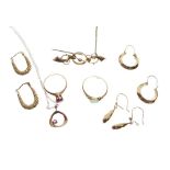 Assorted 9ct gold, yellow metal and unmarked jewellery, together with a yellow metal ring stamped