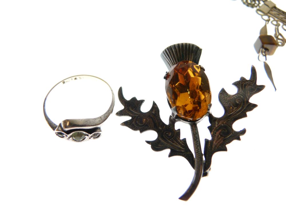 Small selection of white metal jewellery to include; filigree pendant, agate oval brooch, rings, etc - Image 7 of 10