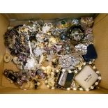 Costume jewellery - assortment of boxed and loose items