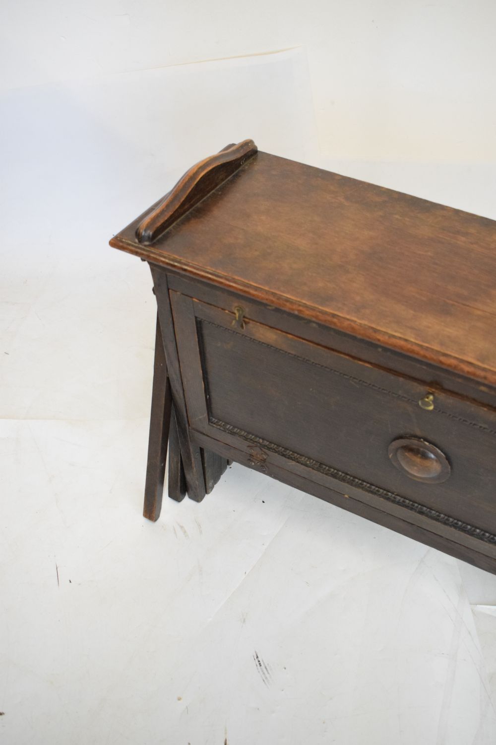 Early 20th Century oak framed concertina campaign bed - Image 7 of 7