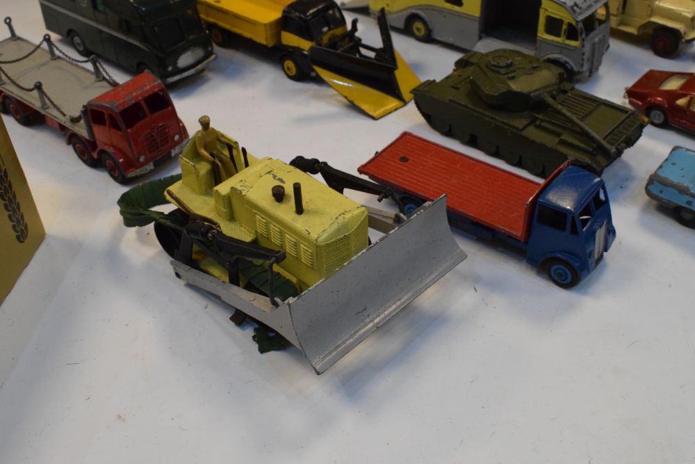 Quantity of vintage Dinky Supertoys die-cast model vehicles to include; Heavy Tractor, Horse Box, - Image 11 of 12