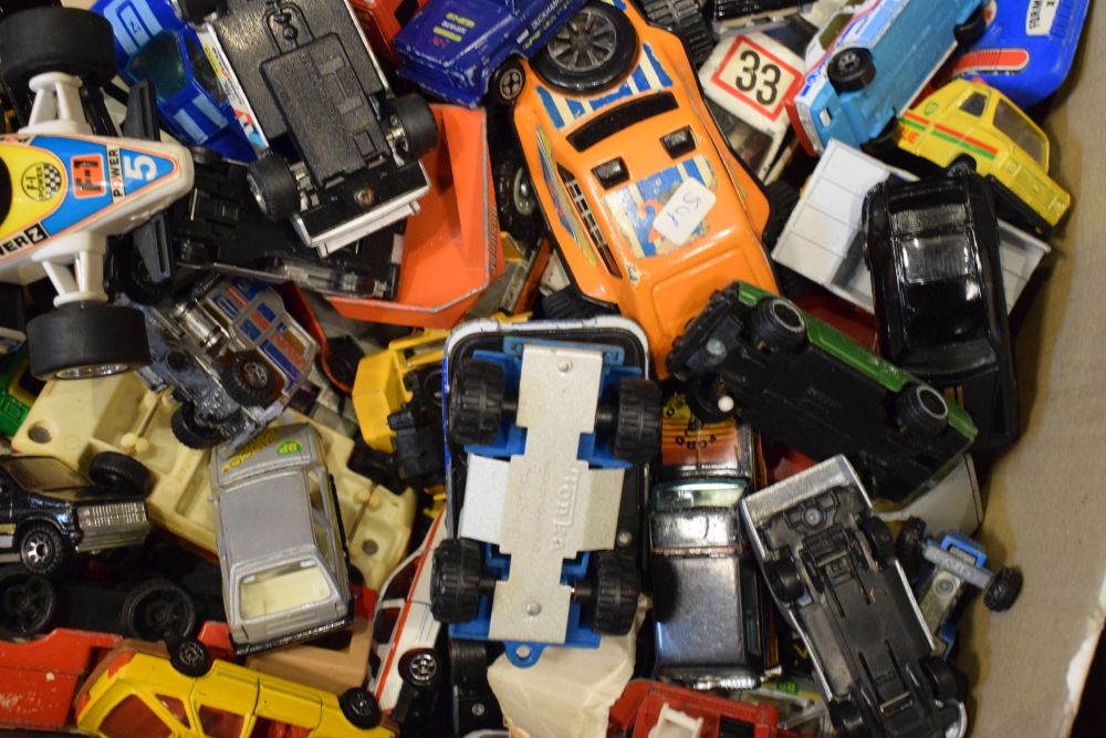 Large quantity of loose Corgi, Matchbox and other die-cast model vehicles - Image 5 of 6