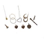 Assorted 9ct gold, yellow metal and unmarked jewellery to include; 9ct gold heart pendant, pair of