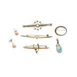 Assorted gold and yellow metal jewellery to include; brooch stamped 15ct, another 9ct, etc, 13.2g