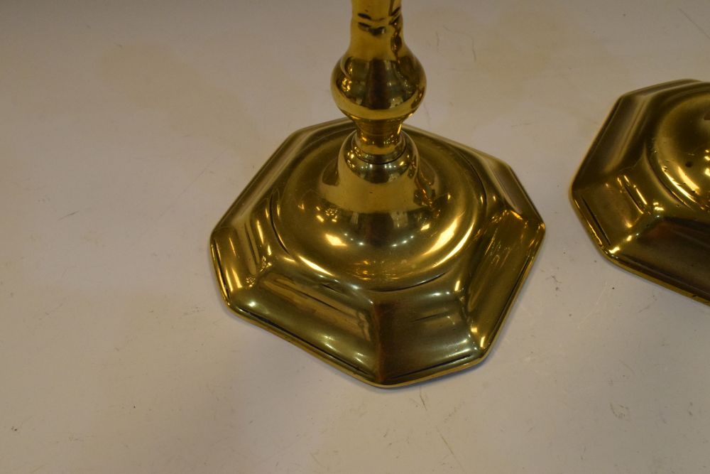 Pair of 18th Century brass candlesticks with seamed socket on octagonal base, 18.5cm high (2) - Image 3 of 8