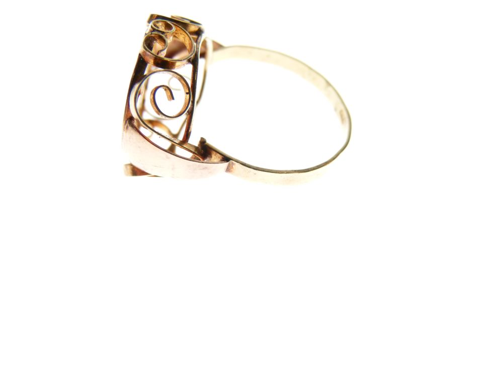 9ct gold wedding band, size K, together with a yellow metal dress ring set John F. Kennedy - Image 7 of 12