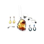 Assorted jewellery to include; large modernist pendant with agate boulder, pair of similar earrings,