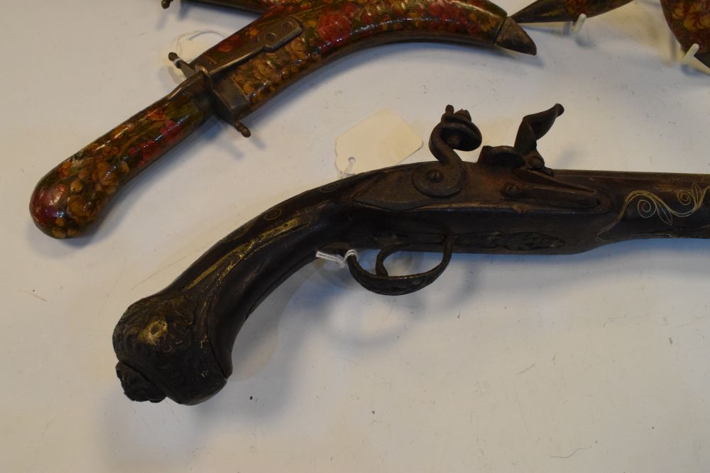 North African decorative flintlock pistol of 'bazaar' quality, round 29cm barrel, stock with brass - Image 3 of 14