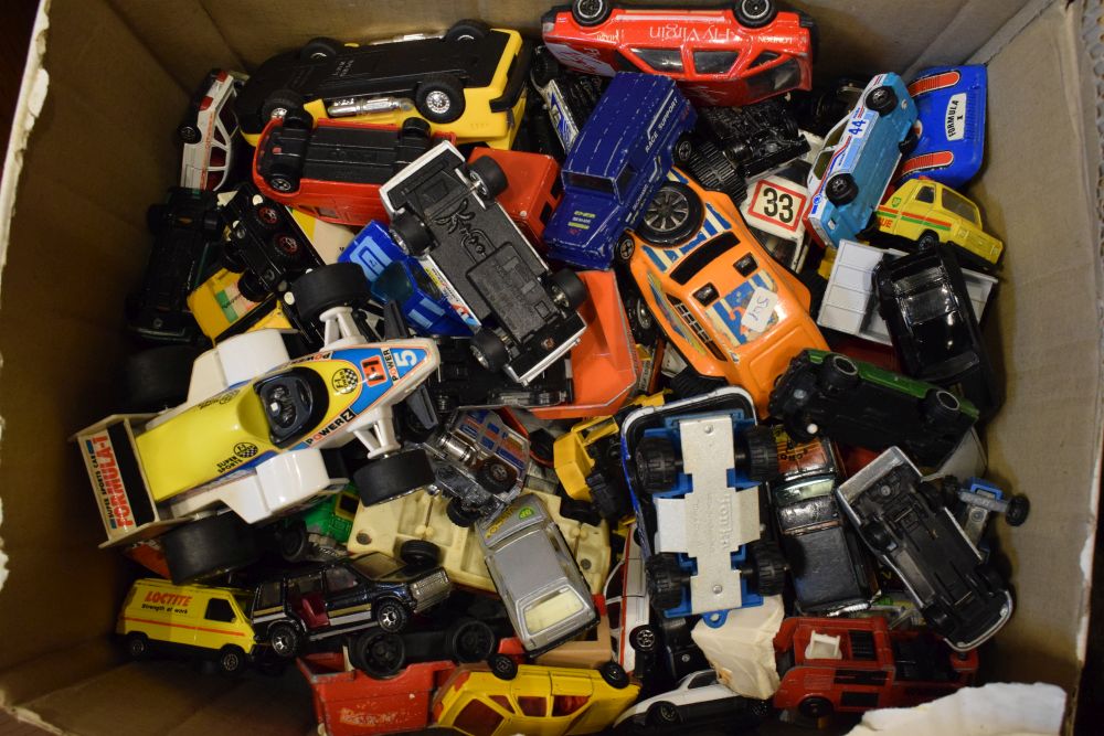 Large quantity of loose Corgi, Matchbox and other die-cast model vehicles - Image 2 of 6