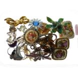 Selection of costume jewellery to include; ceramic and other brooches, rings, etc