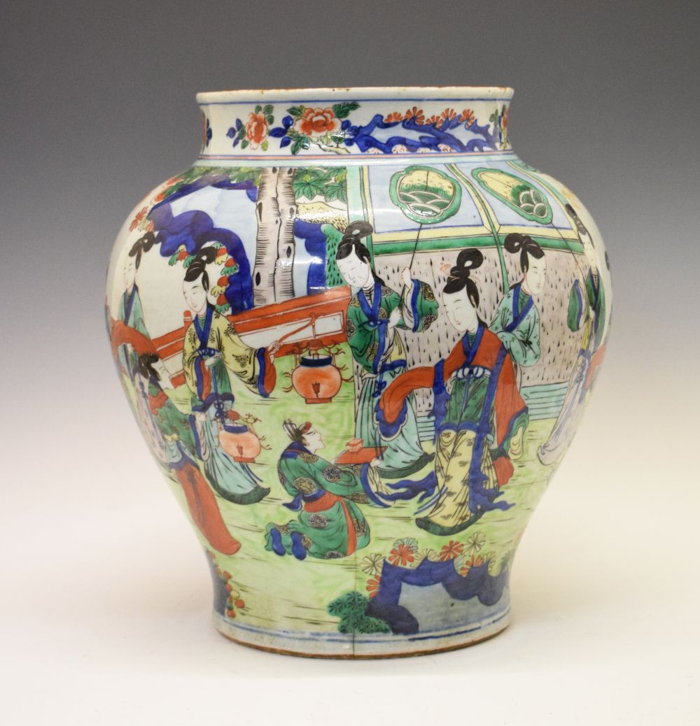 Large 17th Century Chinese Wucai porcelain baluster jar, Shunzhi or Transitional Period, decorated